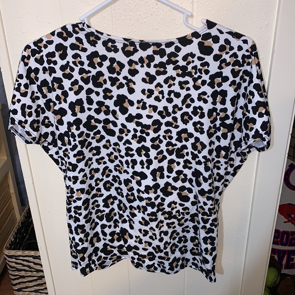 OMT Fashions leopard print blouse in size large! - Picture 2 of 3